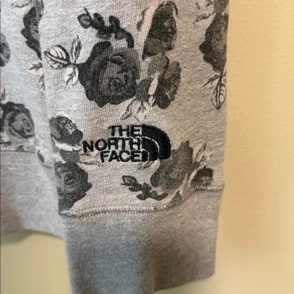 The North Face Grey Rose Sweater size Small - Picture 2 of 5